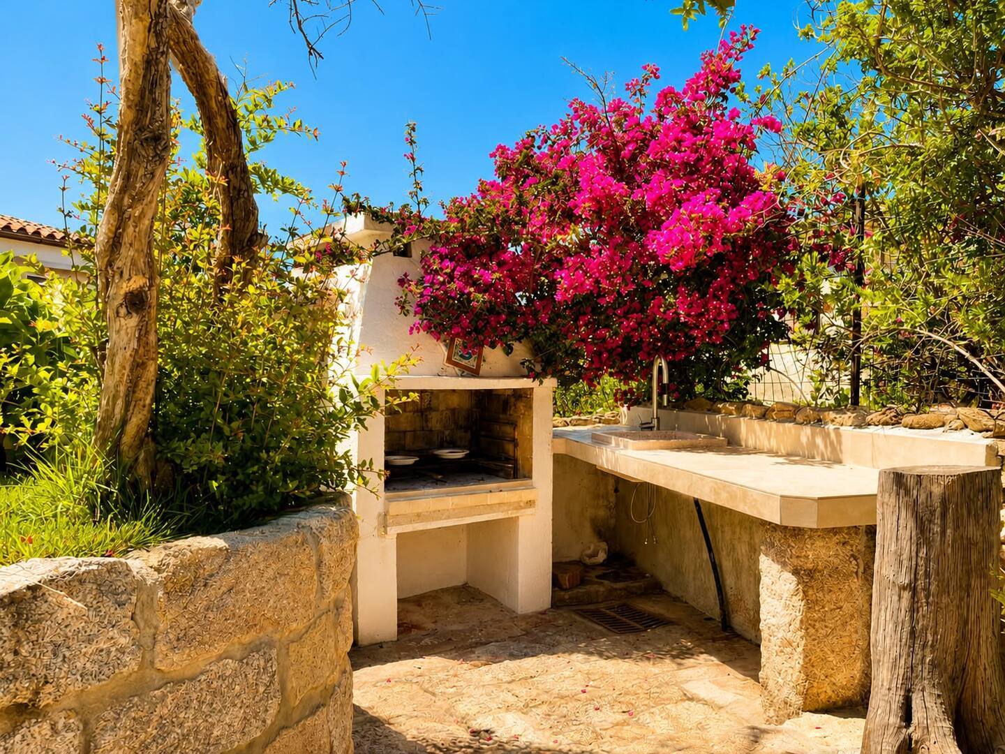 [ "VILLA PANTELLERIA GARDEN 15 PAX" // CANNIGIONE ]
