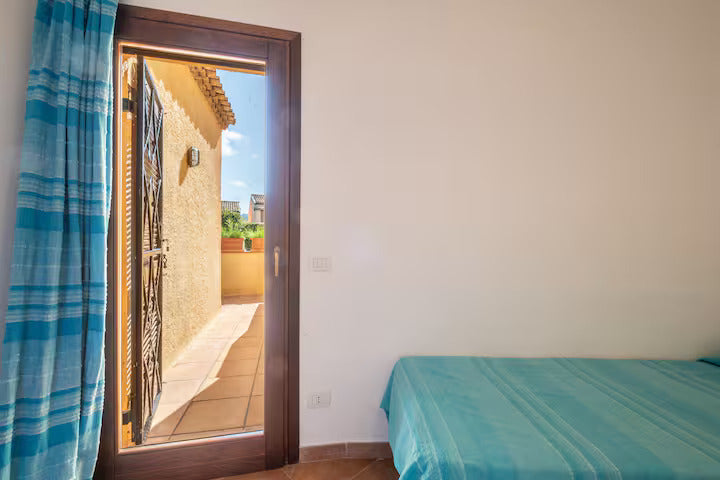 [ "VILLA VISTA MARE" PALAU ]