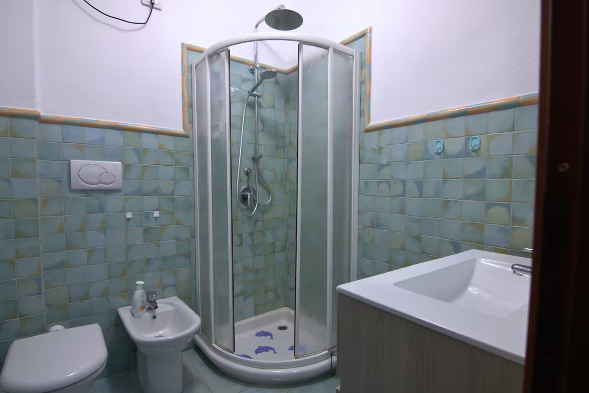 [ "MONOLOCALE 200MT MARE" // PALAU ]