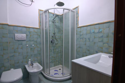 [ "MONOLOCALE 200MT MARE" // PALAU ]