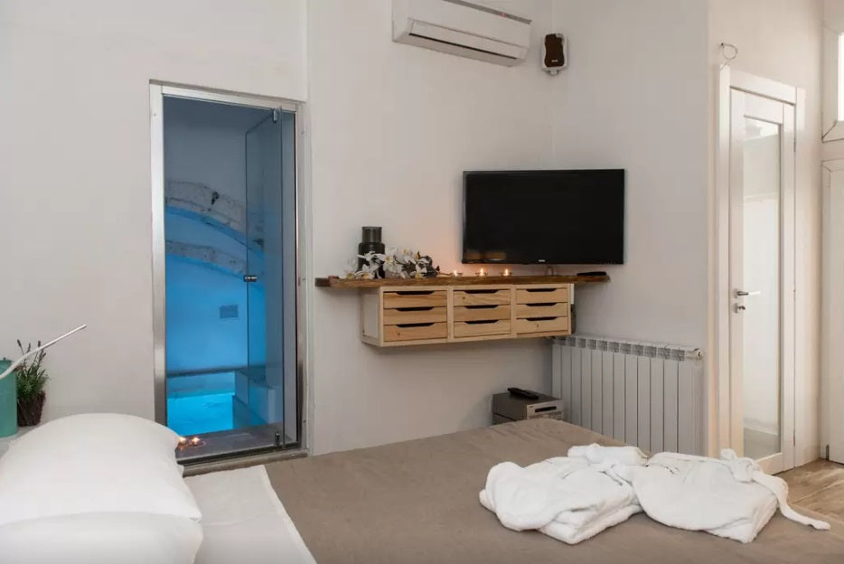 [ "SUITE AURORA PRIVATE POOL" // OSTUNI ]