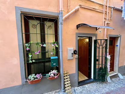 [ "APARTMENT BOUTIQUE" CENTRO STORICO // SANREMO ]