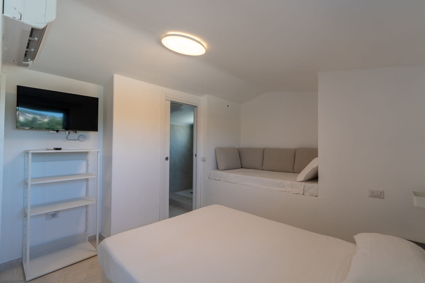 [ "VILLA ONDA MARINA" // GOLFO ARANCI ]