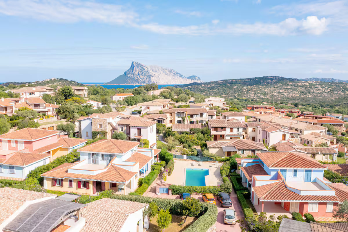 [RESIDENCE "LA PERLA" // MONTE PETROSU]