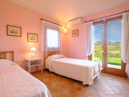 [ "VILLA GINEPRO" // ARZACHENA ]