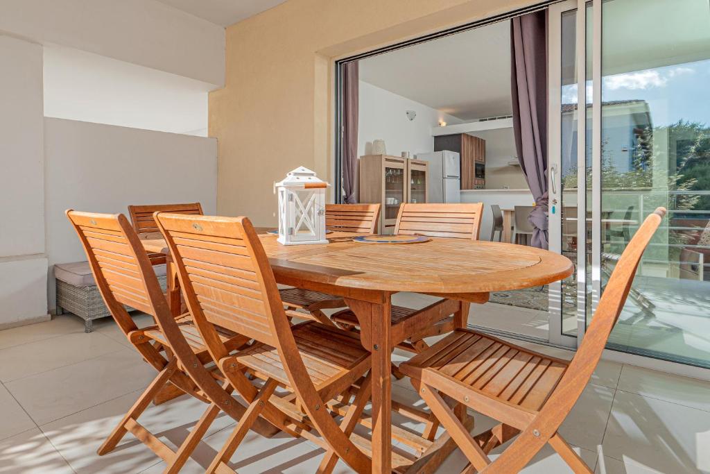 [ "TRILOCALE GREEN" // GOLFO ARANCI ]