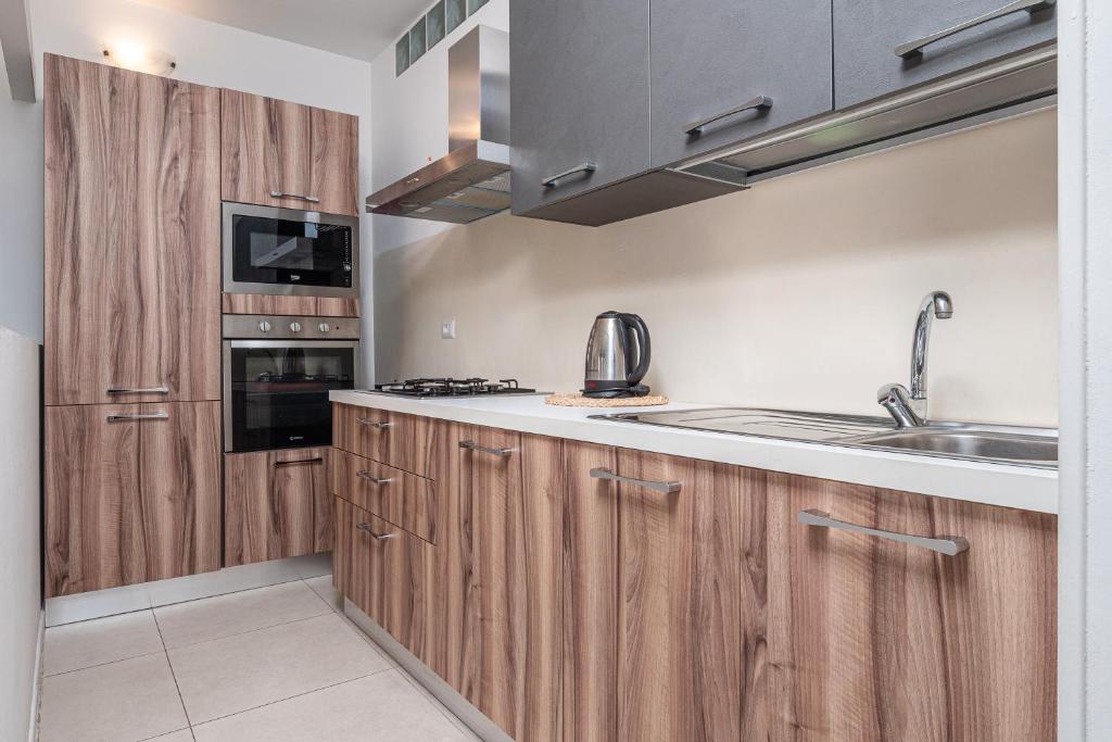 [ "TRILOCALE GREEN" // GOLFO ARANCI ]