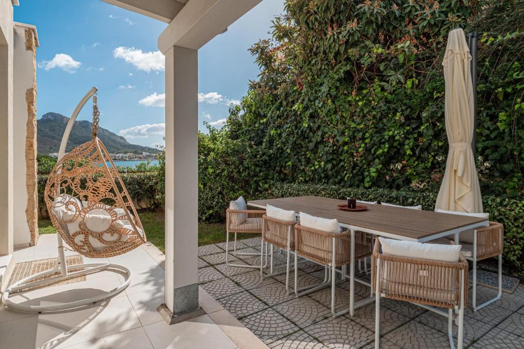 [ SUPERIOR VILLA "JACUZZI" GOLFO ARANCI ]