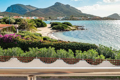 [ SUPERIOR VILLA "JACUZZI" GOLFO ARANCI ]