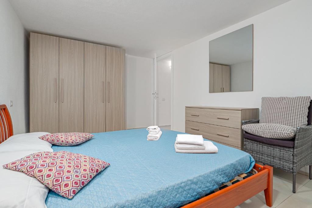 [ "TRILOCALE GREEN" // GOLFO ARANCI ]