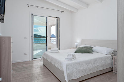 [ SUPERIOR VILLA "JACUZZI" GOLFO ARANCI ]