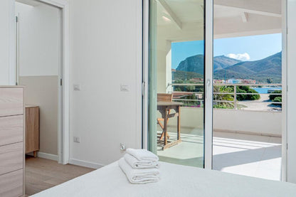 [ SUPERIOR VILLA "JACUZZI" GOLFO ARANCI ]