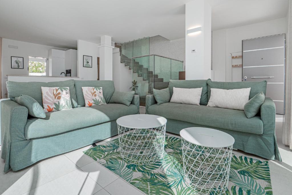 [ SUPERIOR VILLA "JACUZZI" GOLFO ARANCI ]