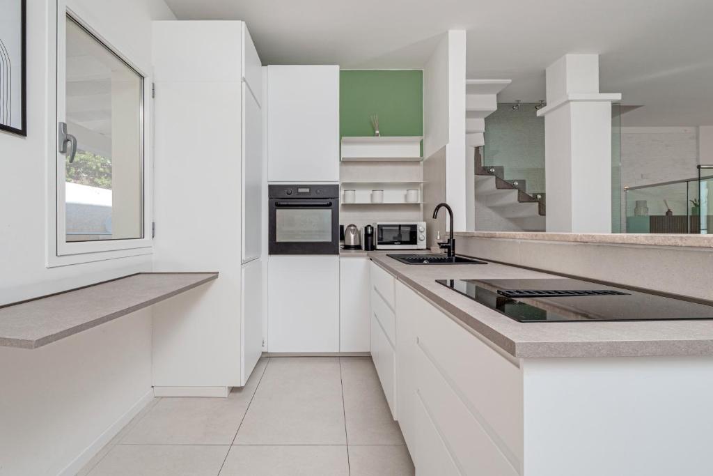 [ SUPERIOR VILLA "JACUZZI" GOLFO ARANCI ]