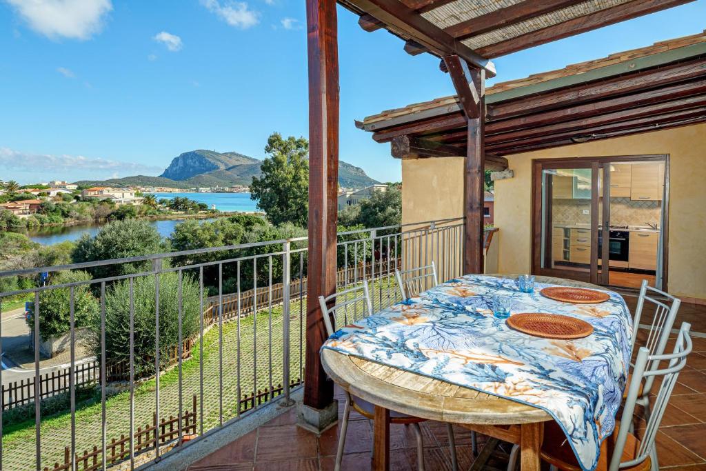 [ "TRILOCALE VISTA BLU" // GOLFO ARANCI ]