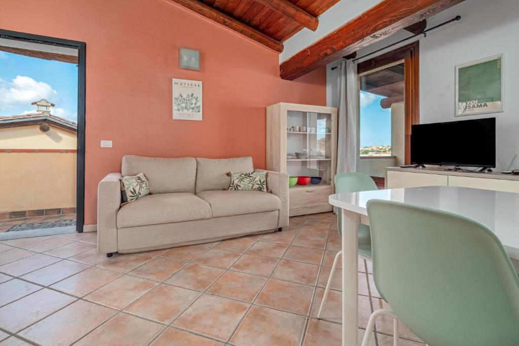 [ "CASA MARINA" // GOLFO ARANCI ]