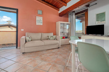 [ "CASA MARINA" // GOLFO ARANCI ]