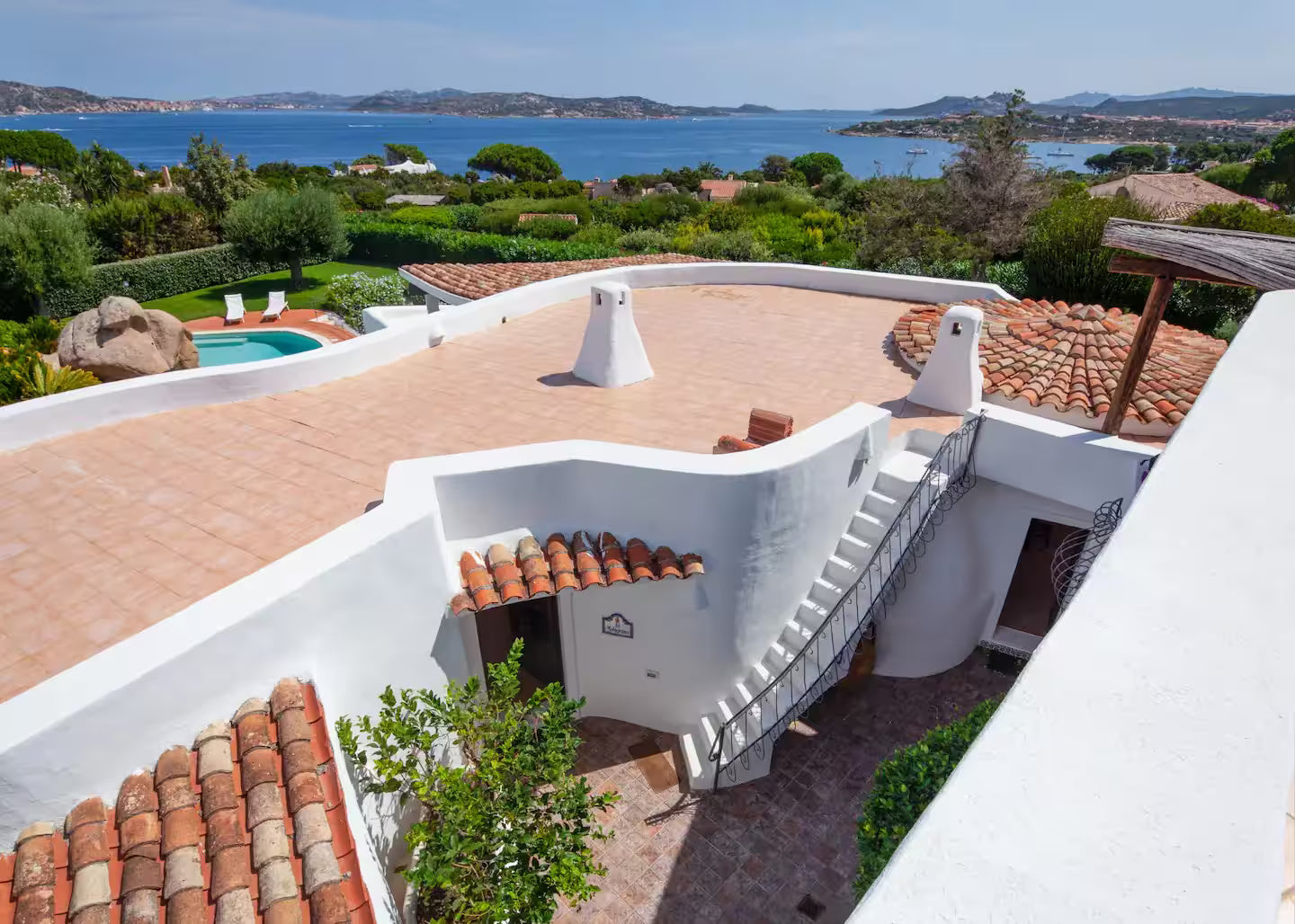 [ "VILLA PORTO RAFAEL" CON PISCINA VISTA MARE // PUNTA SARDEGNA ]