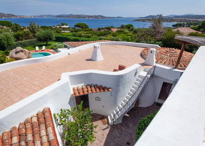 [ "VILLA PORTO RAFAEL" CON PISCINA VISTA MARE // PUNTA SARDEGNA ]