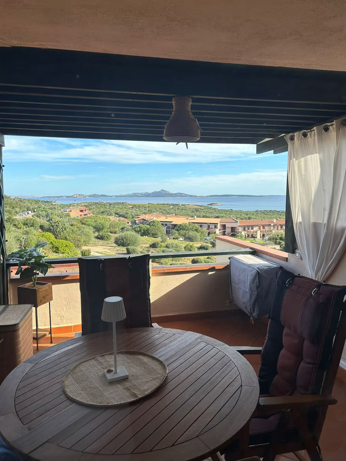 [ "APARTMENT SEA HORIZON" // TANCA MANNA ]