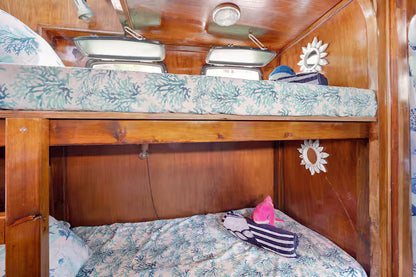 [ "YACHT ALASSIO PARTY CRUISE" // ALASSIO ]