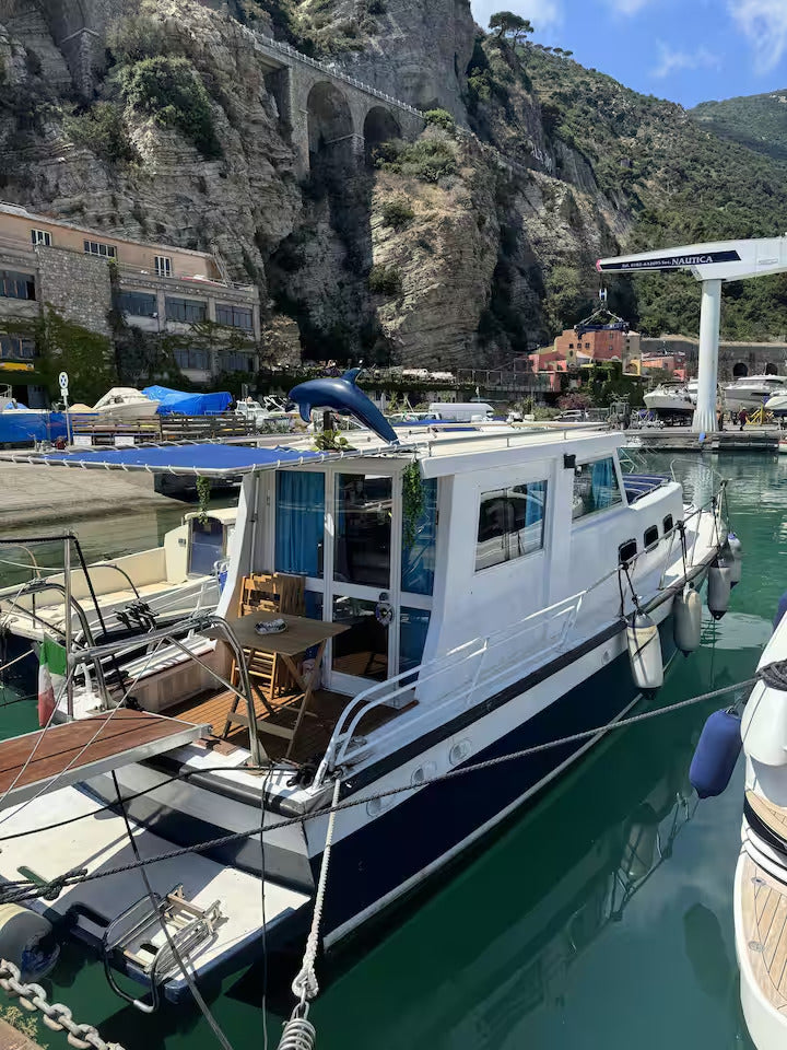 [ "YACHT ALASSIO PARTY CRUISE" // ALASSIO ]