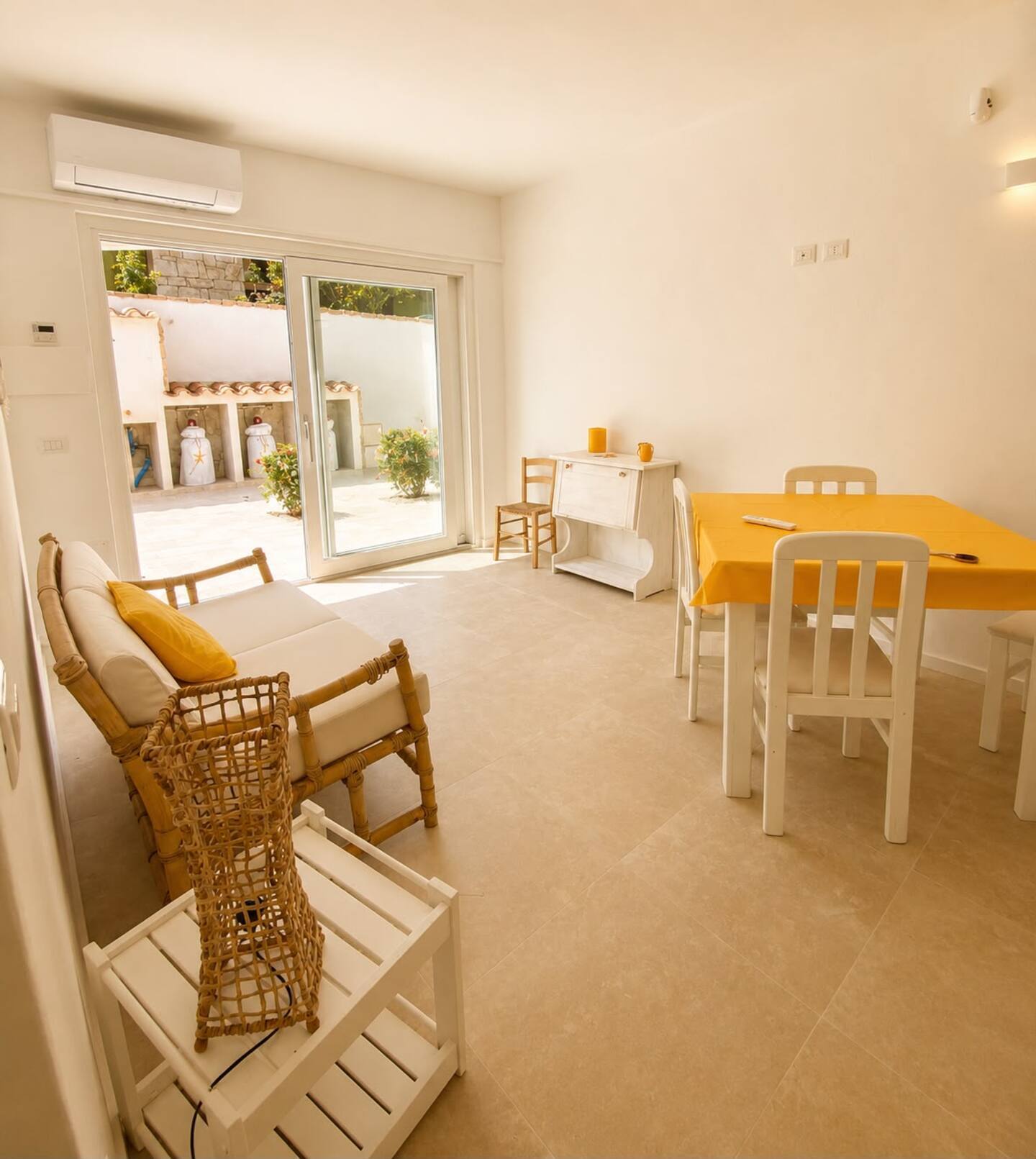 [ "VILLA PANTELLERIA GARDEN 15 PAX" // CANNIGIONE ]