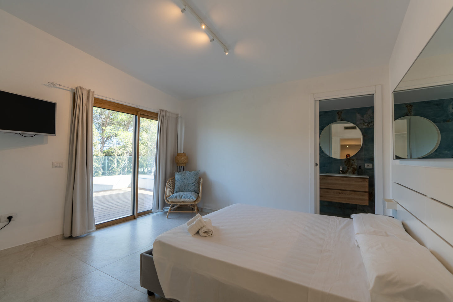 [ "VILLA ONDA MARINA" // GOLFO ARANCI ]