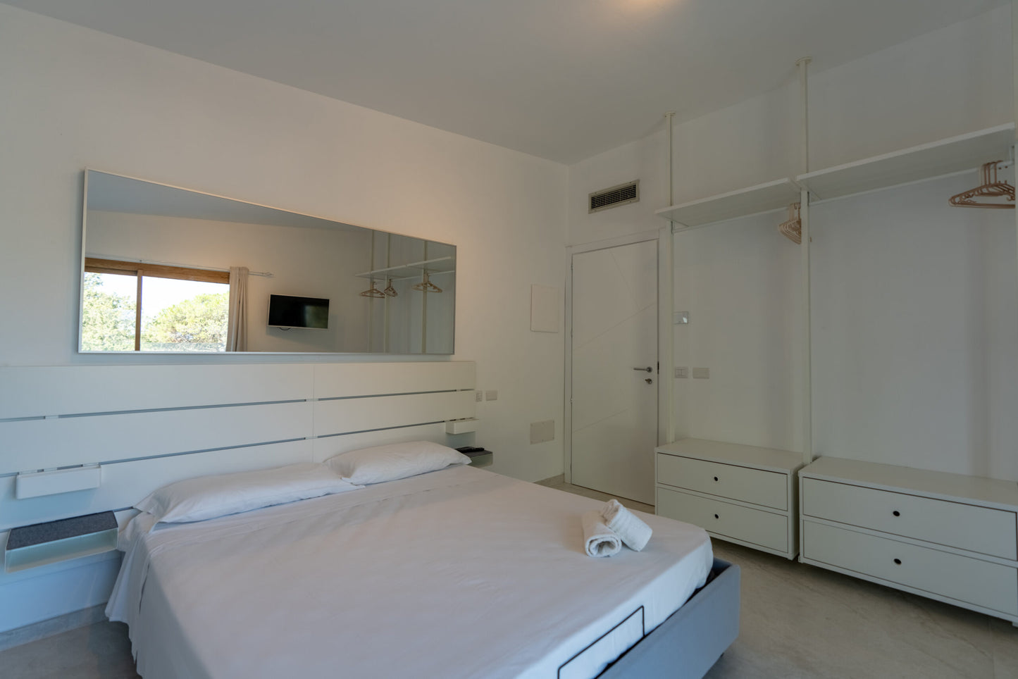 [ "VILLA ONDA MARINA" // GOLFO ARANCI ]