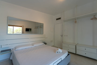 [ "VILLA ONDA MARINA" // GOLFO ARANCI ]