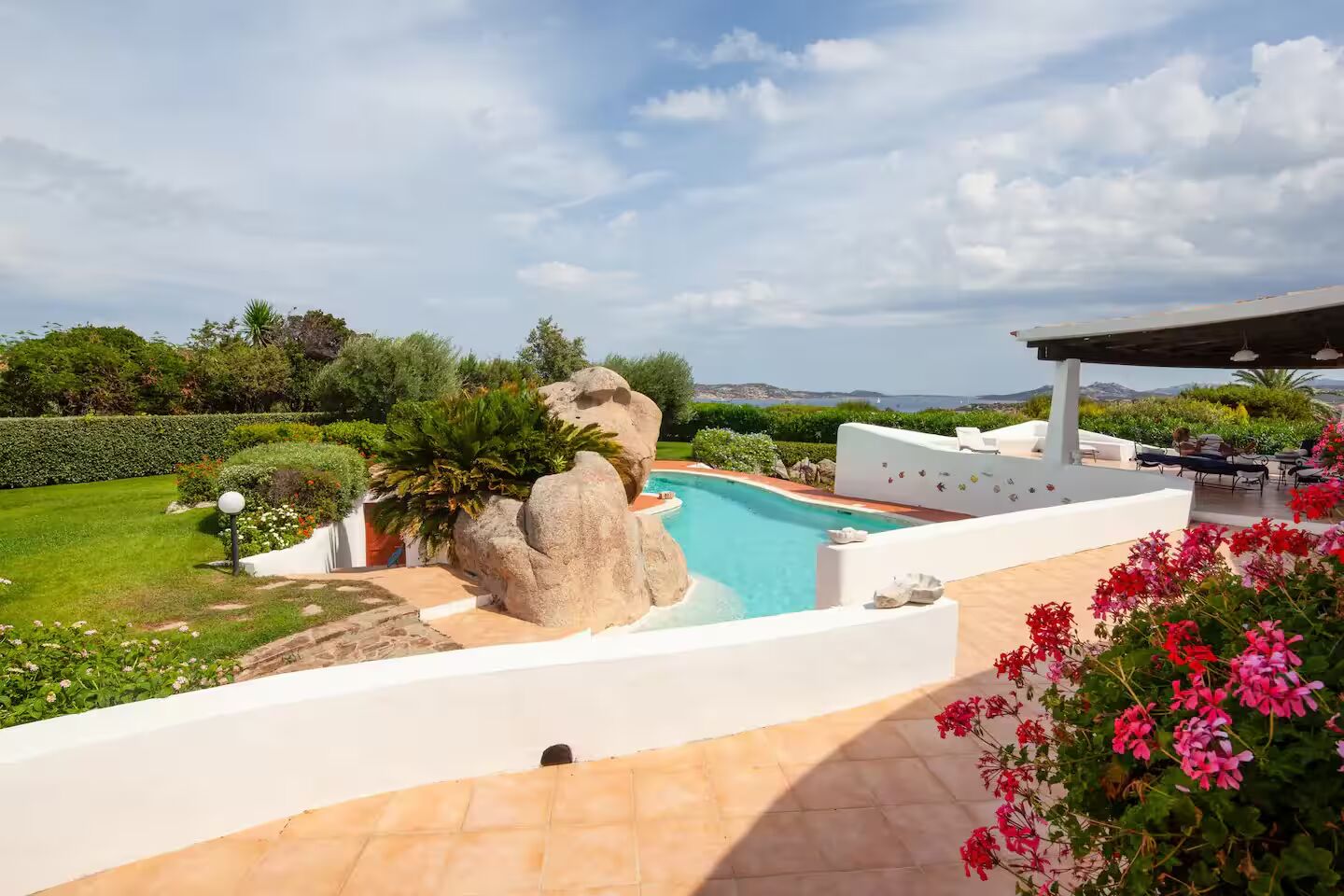 [ "VILLA PORTO RAFAEL" CON PISCINA VISTA MARE // PUNTA SARDEGNA ]