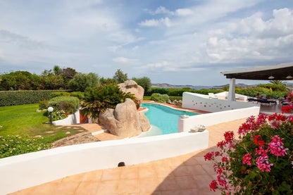 [ "VILLA PORTO RAFAEL" CON PISCINA VISTA MARE // PUNTA SARDEGNA ]