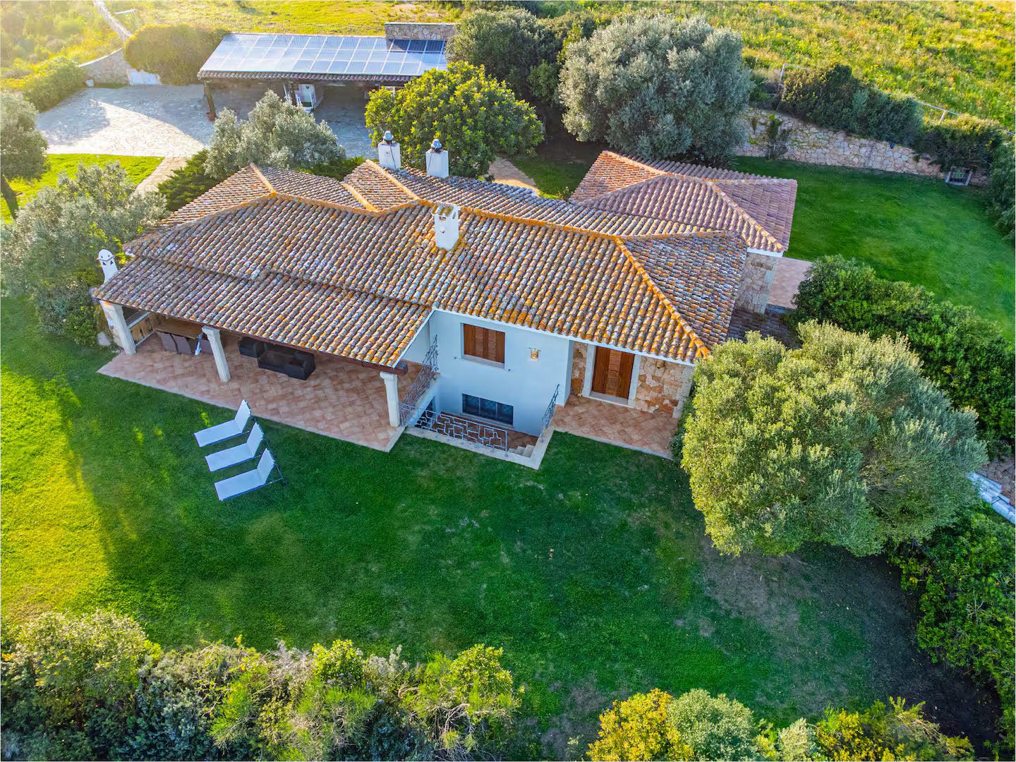 [ "VILLA GINEPRO" // ARZACHENA ]
