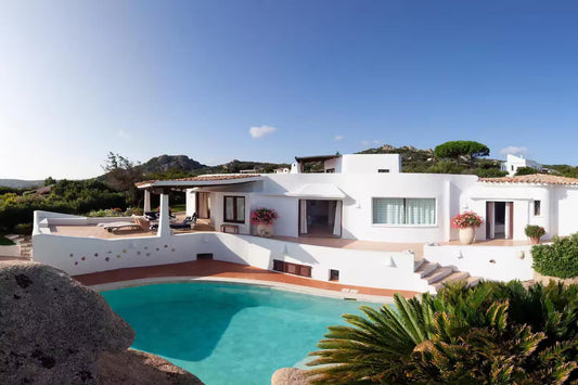 [ "VILLA PORTO RAFAEL" CON PISCINA VISTA MARE // PUNTA SARDEGNA ]