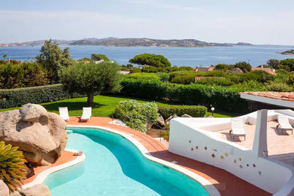 [ "VILLA PORTO RAFAEL" CON PISCINA VISTA MARE // PUNTA SARDEGNA ]