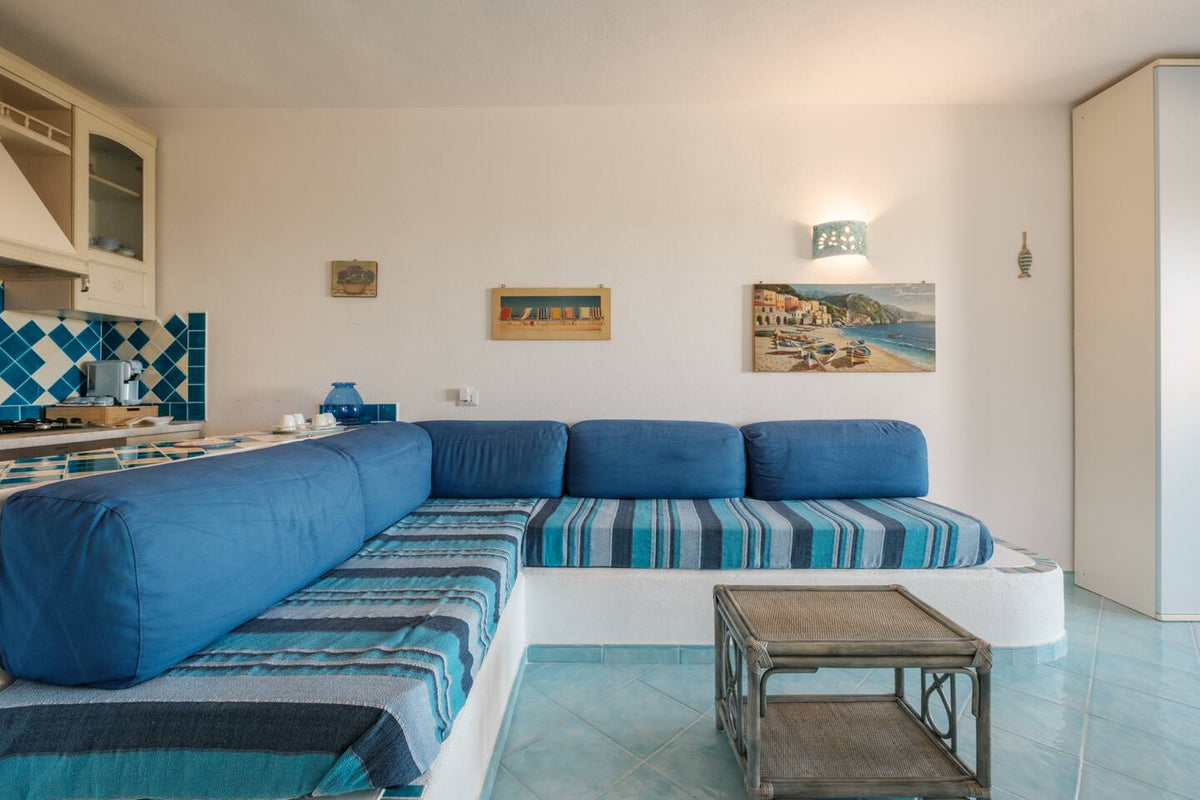 [ "CASA AZZURRA" // PALAU]
