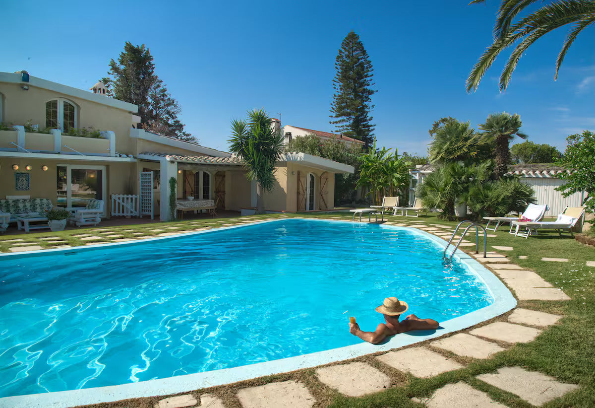 [ "VILLA OLEANDRA" TENNIS E PISCINA PRIVATA // QUARTU SANT'ELENA ]