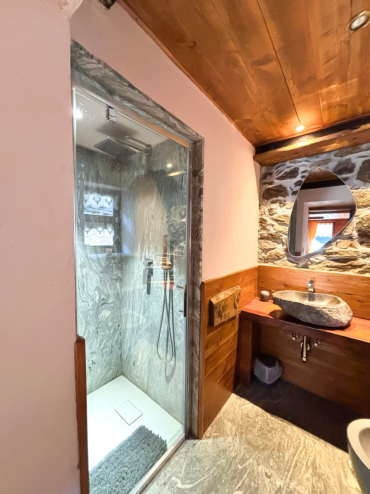 [ "CHALET INCANTO" //  SCHIERANCO-VALLE ANTRONA ]