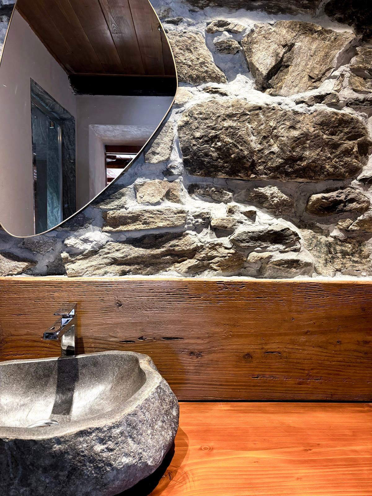 [ "CHALET INCANTO" //  SCHIERANCO-VALLE ANTRONA ]