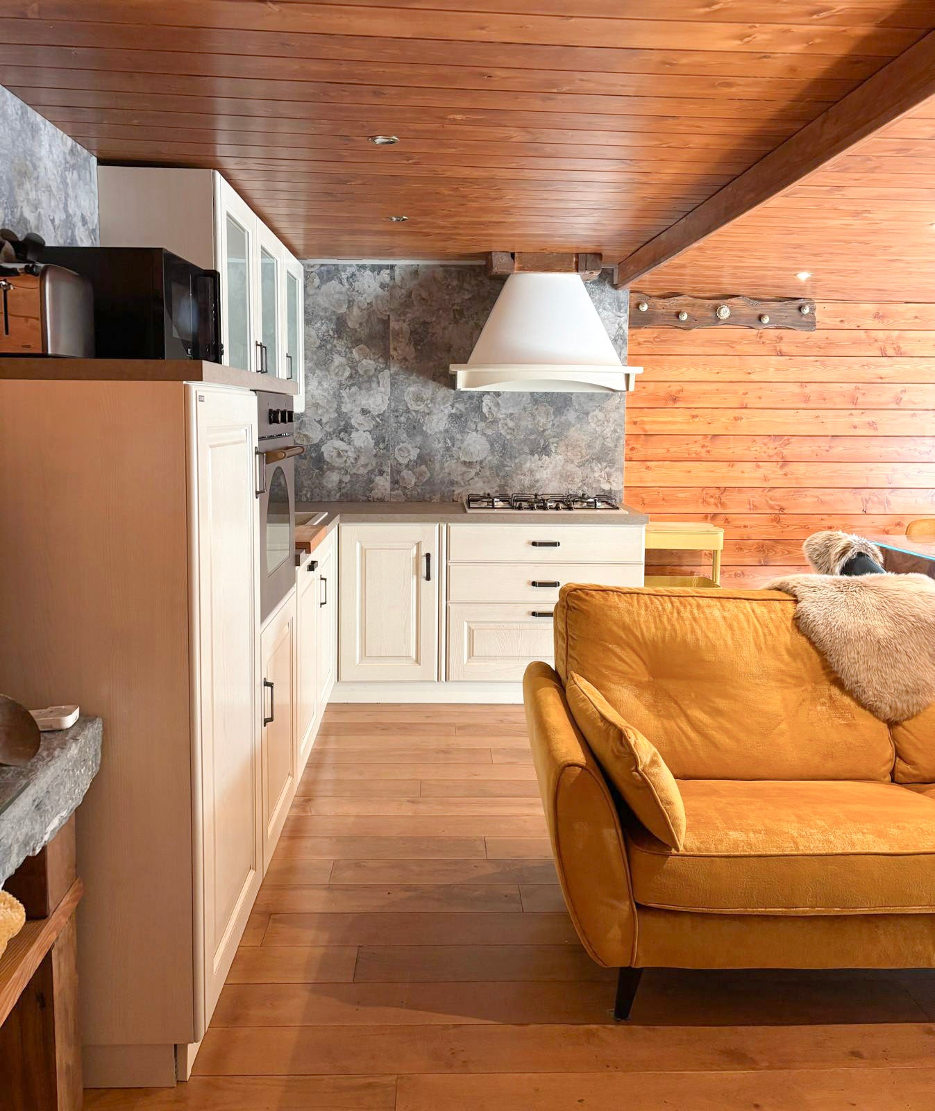 [ "CHALET INCANTO" //  SCHIERANCO-VALLE ANTRONA ]