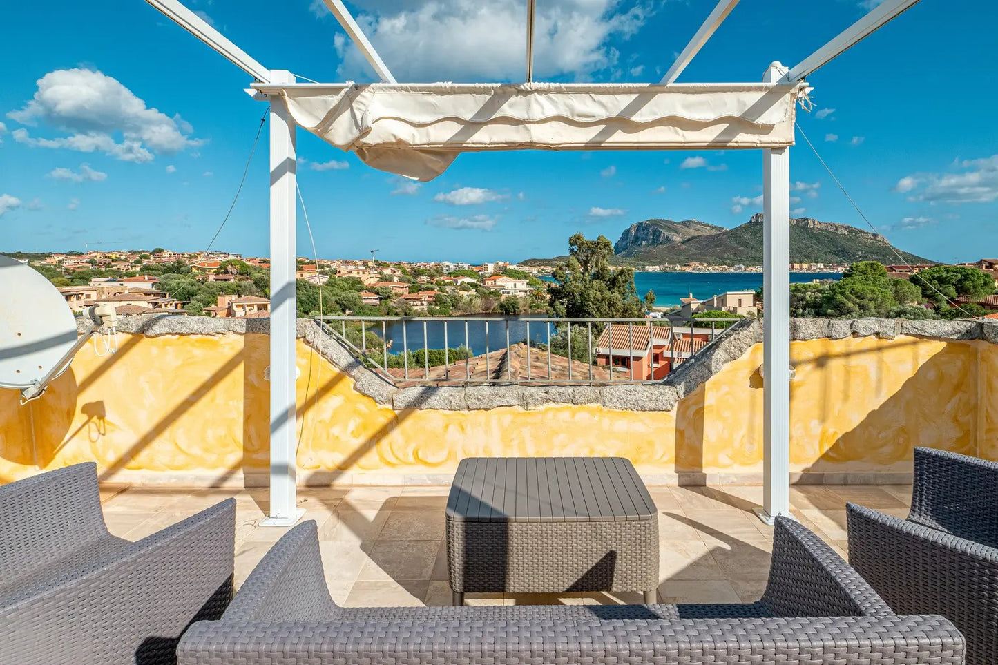 [ "BILOCALE VISTA MARE" // GOLFO ARANCI ]