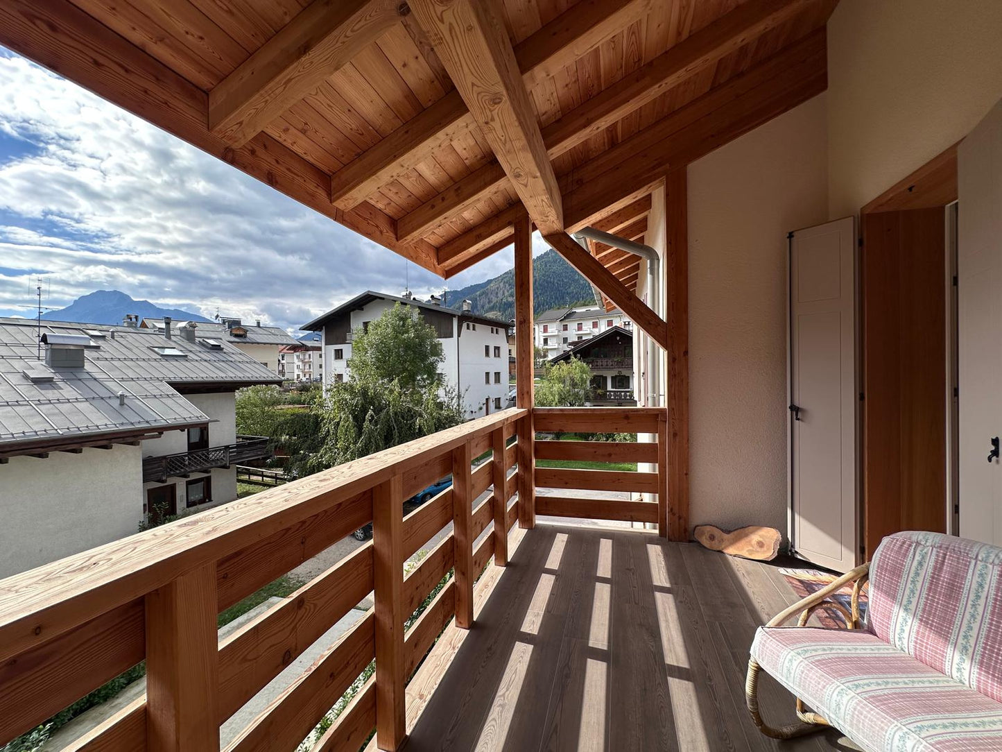 [ "APARTMENT LUNA ALTA" // PIEVE DI CADORE ]