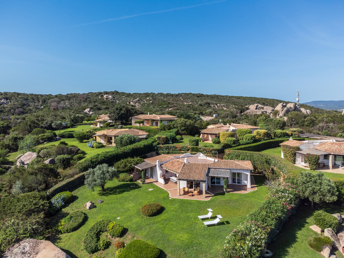 [ "VILLA PORTO RAFAEL" // PUNTA SARDEGNA ]