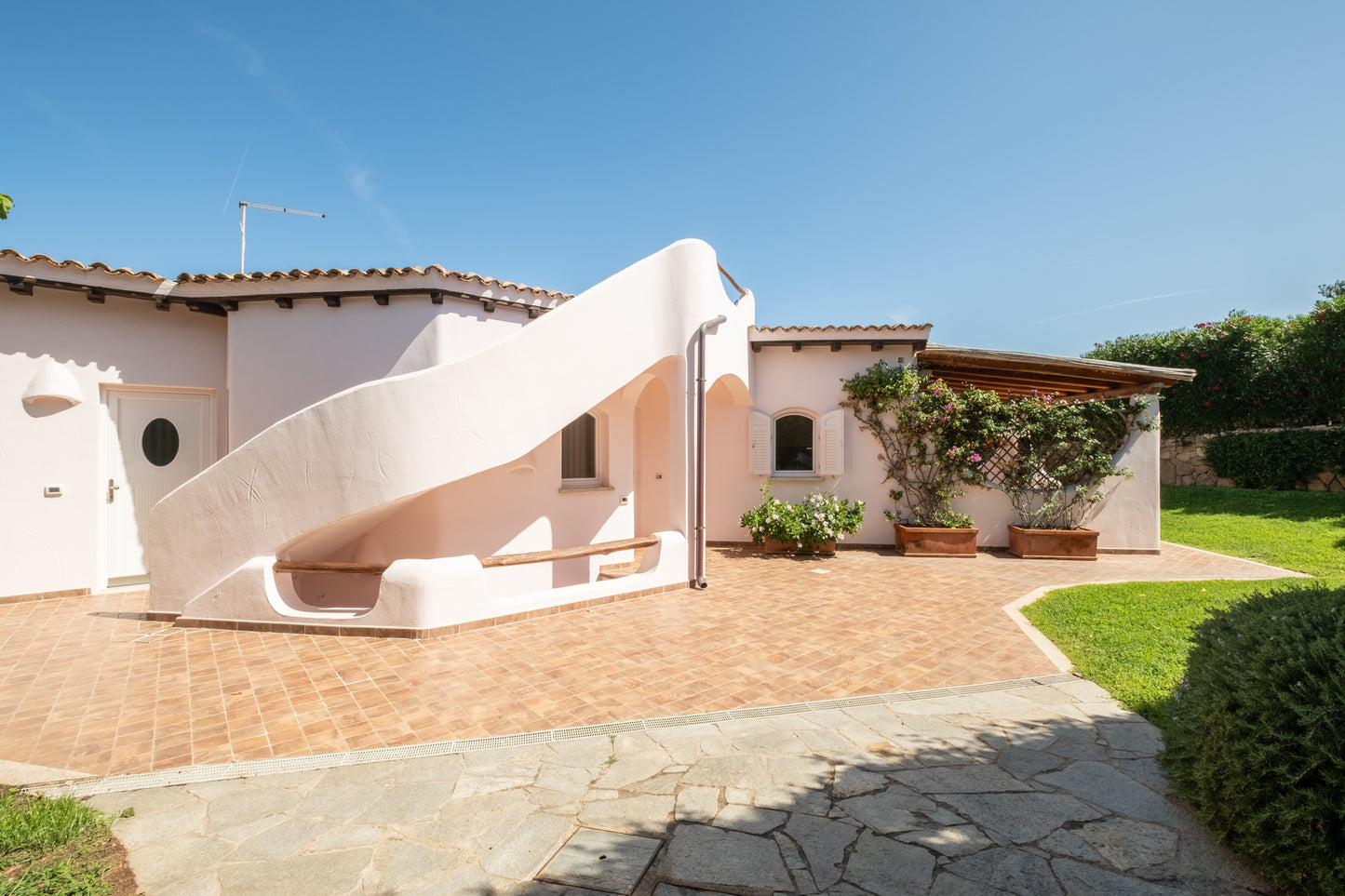 [ "VILLA PORTO RAFAEL" // PUNTA SARDEGNA ]