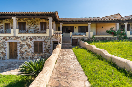 [ "VILLA MIRTO TRILO 2" // SINISCOLA ]