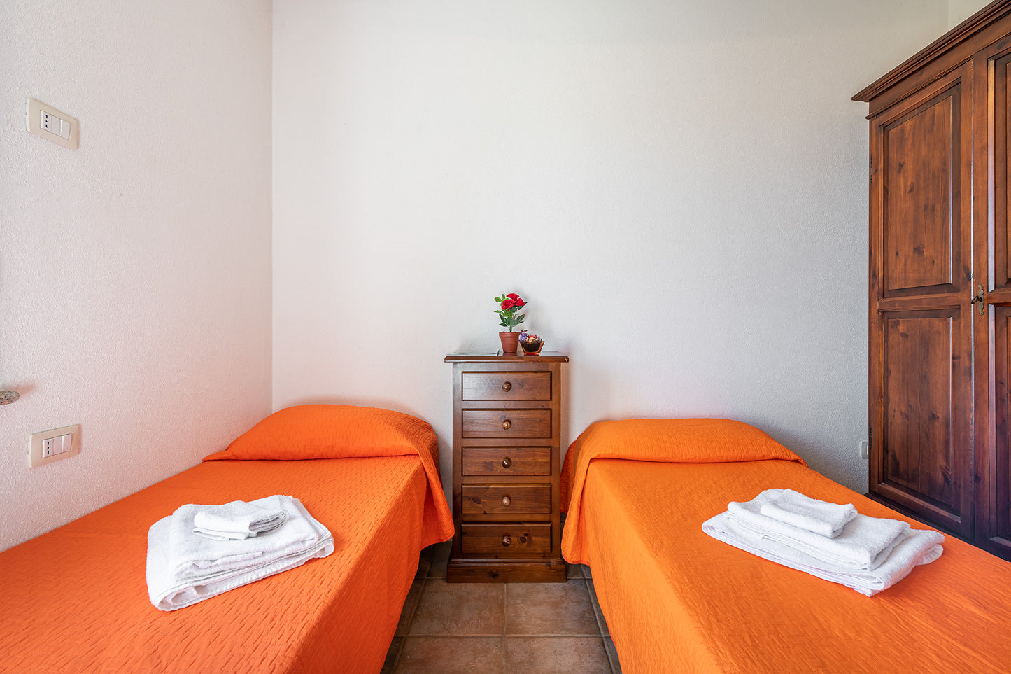 [ "VILLA MIRTO TRILO 2" // SINISCOLA ]