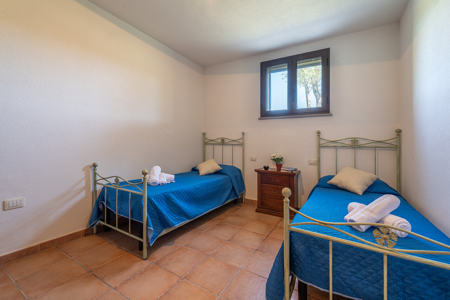 [ "VILLA MIRTO TRILO 4" // SINISCOLA ]