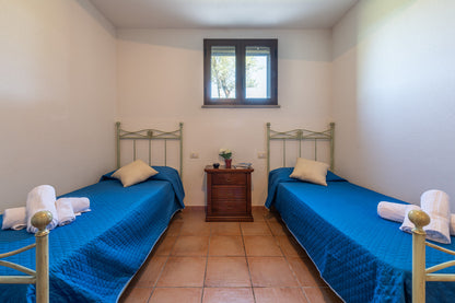 [ "VILLA MIRTO TRILO 4" // SINISCOLA ]