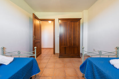 [ "VILLA MIRTO TRILO 4" // SINISCOLA ]