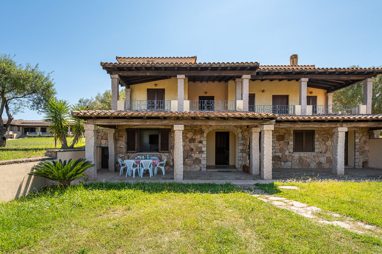 [ "VILLA MIRTO TRILO 4" // SINISCOLA ]